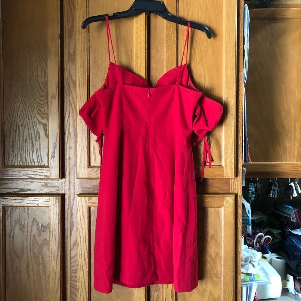 Club Monaco Pop of Red Cold Shoulder Crepe Mini Dress Size 6 - Picture 10 of 14